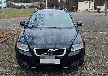 Volvo V50 D2 - Kombi viele Neuteile! SHZ, Tempomat,PDC