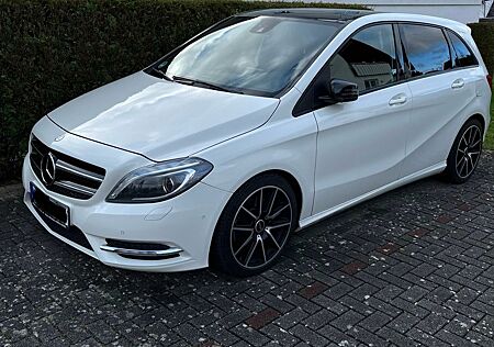Mercedes-Benz B 220 4MATIC AMG Line