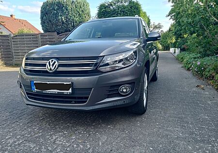 VW Tiguan Volkswagen 2.0 TSI DSG 4MOTION Sport & Style Spo...