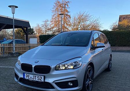 BMW 2er 220 Gran Tourer 220d xDrive A -