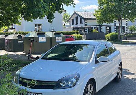 Opel Astra 89 Ps in weiß
