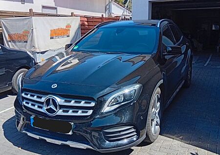 Mercedes-Benz GLA 180 DCT - AMG Ausstattung