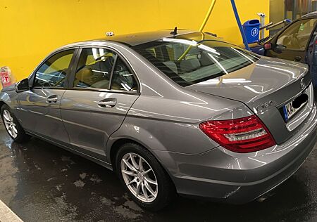 Mercedes-Benz C 180 CGI BlueEFFICIENCY Autom. -