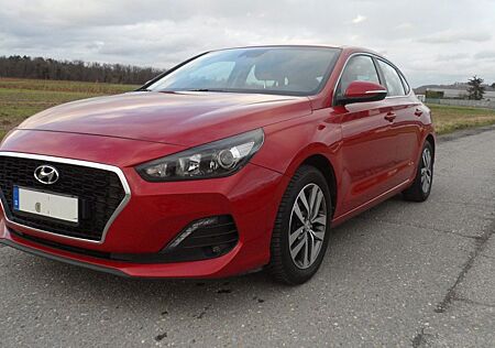 Hyundai i30 Fastback 1.6 CRDi 136PS /Kamera/neueBatterie