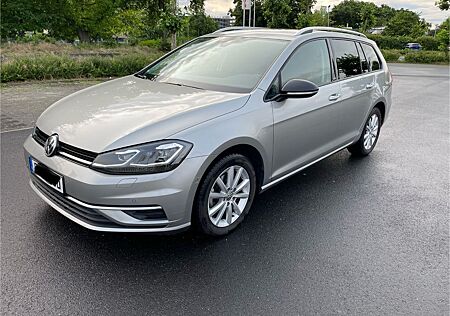 VW Golf Volkswagen 1.6 TDI SCR DSG Variant IQ.DRIVE