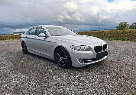 BMW 523i - TÜV Neu Inspektion Neu Steuerkette Neu