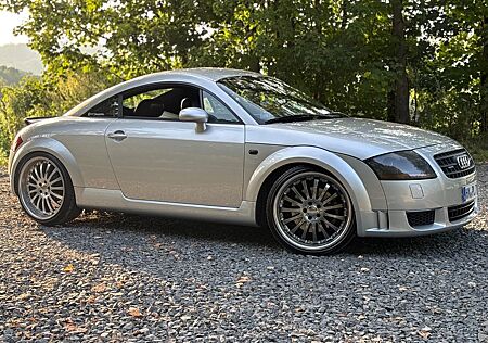 Audi TT Coupe 1.8T 140 kW -
