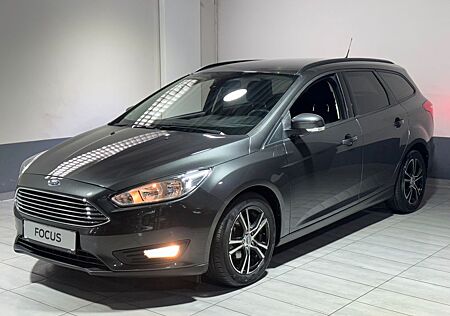 Ford Focus Turnier Business Navi Winterpaket