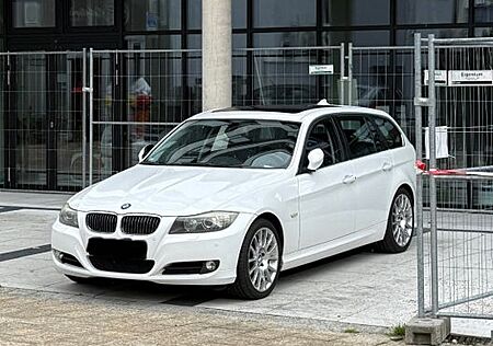 BMW 325i Touring - Pano, Komfortzg., Navi