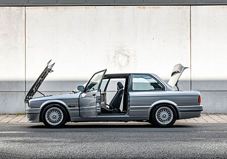 BMW 325 E30 Coupé Vollrestaurierung M50B25 Swap
