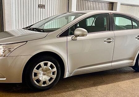 Toyota Avensis Executive 1.8 Valvemat. Multidrive S...