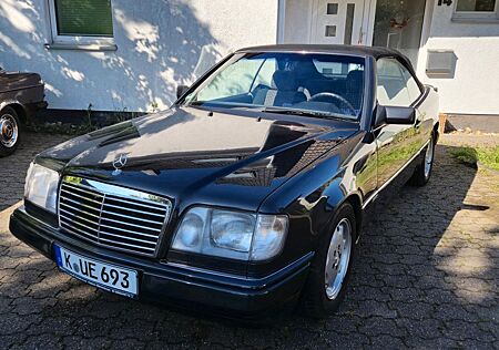 Mercedes-Benz E 220 Cabrio Sportline W124