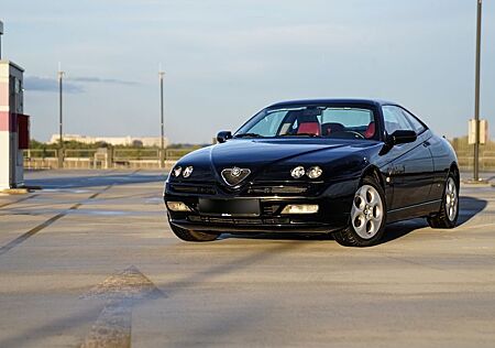 Alfa Romeo GTV 2.0 1.HAND - ORIGINAL ZUSTAND - NEULACK