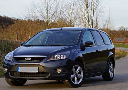 Ford Focus 1,6L 74kw/100PS / 8-Fach Bereift / Tunier