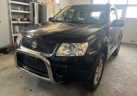 Suzuki Grand Vitara 1.9 DDIS Black and White