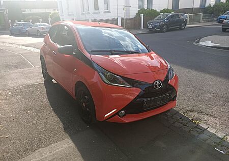 Toyota Aygo (X) Aygo (X) 1,0-l-VVT-i x x