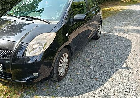 Toyota Yaris 1,3-l-VVT-i Festpreis !!!