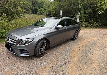 Mercedes-Benz E 400 4MATIC T AMG Line Autom. AMG Line