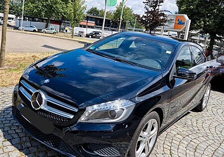 Mercedes-Benz A 180 Style Top Zustand Scheckheftgepflegt