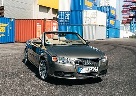 Audi A4 3.2 FSI quattro Cabriolet - S-Line