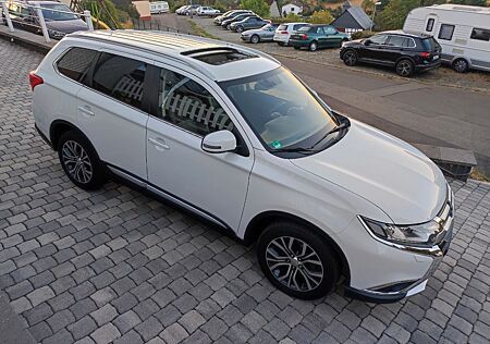 Mitsubishi Outlander 4WD, 7-Sitzer,Leder,AHK