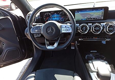 Mercedes-Benz CLA 200 4MATIC DCT -