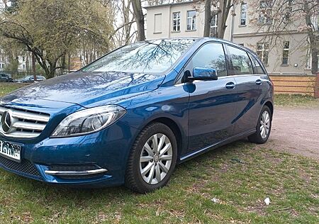 Mercedes-Benz B 180 -Automatik, 2. Besitzer, erst 29 tkm