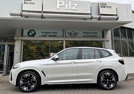 BMW iX3 Impressive / M-Paket / HuD / AHK / Panorama