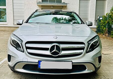 Mercedes-Benz GLA 200 -