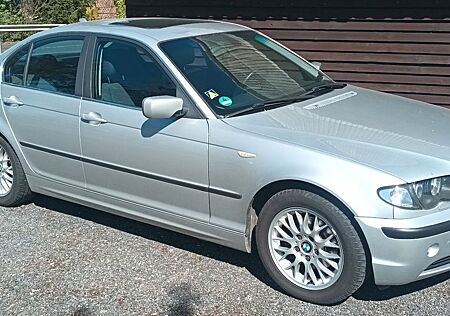 BMW 320i Limo TOP