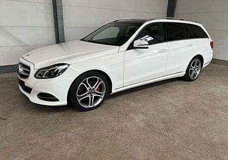 Mercedes-Benz E 250 E250T cdi Avantgarde+Leder+ParkAss+Navi+Pano+AHK