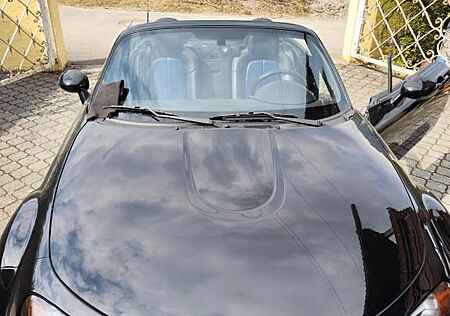Mazda MX-5 Black and White Expression 2.0 MZR Expr...