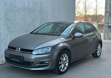 VW Golf Volkswagen VII Lim. Highline DSG *AHK*BI-XENON*SHZ*