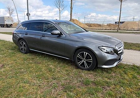 Mercedes-Benz E 220 T NAVI/LED/CAM/AMBIENTE/PAN/AHK,