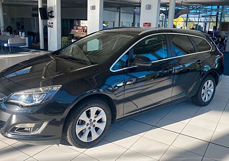 Opel Astra J Sports Tourer Exklusiv+PDC+Nav+Allwetter