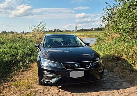 Seat Leon 1.5 TSI FR Black Edition /AHK/Panorama/LED