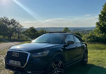 Audi Q2 35 TFSI S troni Mit Panoramadach