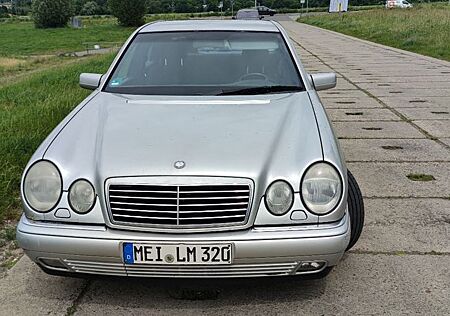 Mercedes-Benz E 320 AVANTGARDE Reihensechszylinder mit LPG