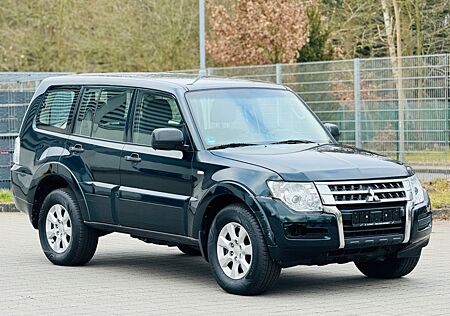 Mitsubishi Pajero -3.2-DI-D-Basis-7Sitze-Klima-AHK-4X4