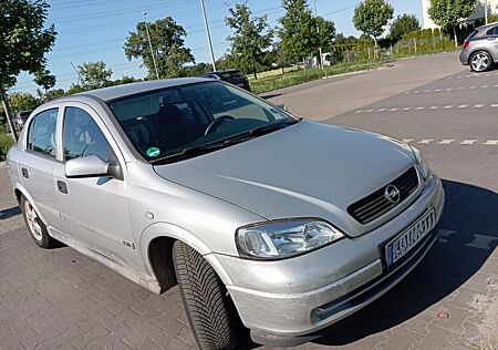 Opel Astra 1.6 -