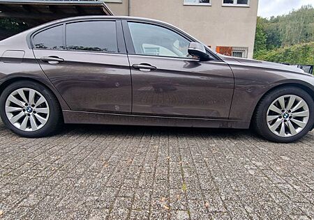 BMW 328i -