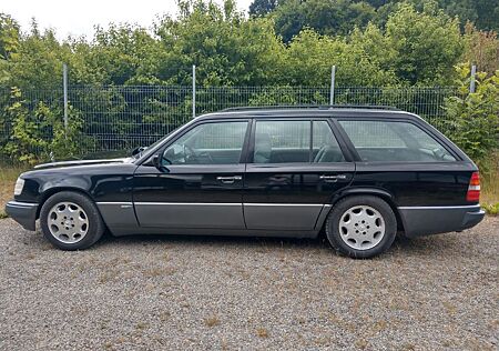 Mercedes-Benz E 220 T mit orig. "Sportline" - Ausstattung