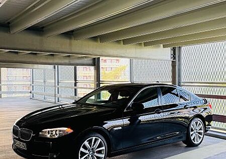 BMW 520d xDrive A -