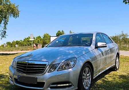 Mercedes-Benz E 250 CGI Automatik 1 Hand TÜV und Service Neu