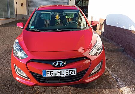 Hyundai i30 CW 1.4 Kombi - gepflegter Zustand