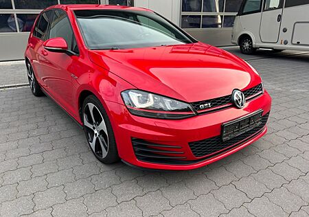 VW Golf Volkswagen VII Lim. GTI DSG BMT