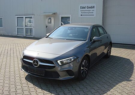 Mercedes-Benz A 180 A 180d 8G-DCT Standart*Distronic*LED*Kamera*MBUX