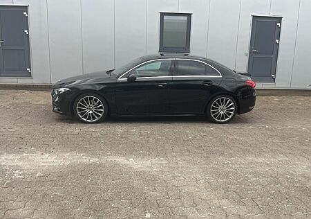 Mercedes-Benz A 220 Limousine 4MATIC DCT AMG Line | Burmester