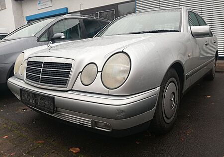 Mercedes-Benz E 230 Elegance Automatik-Klimautomatik-Tempo-Alu