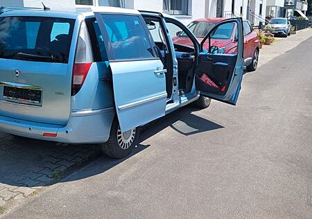 Lancia Phedra 2.2 16v JTD -